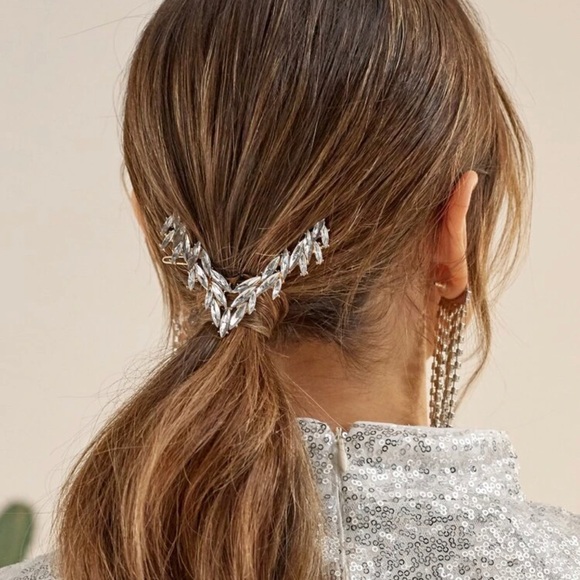 Accessories - Rhinestone V Shape Hair Clip